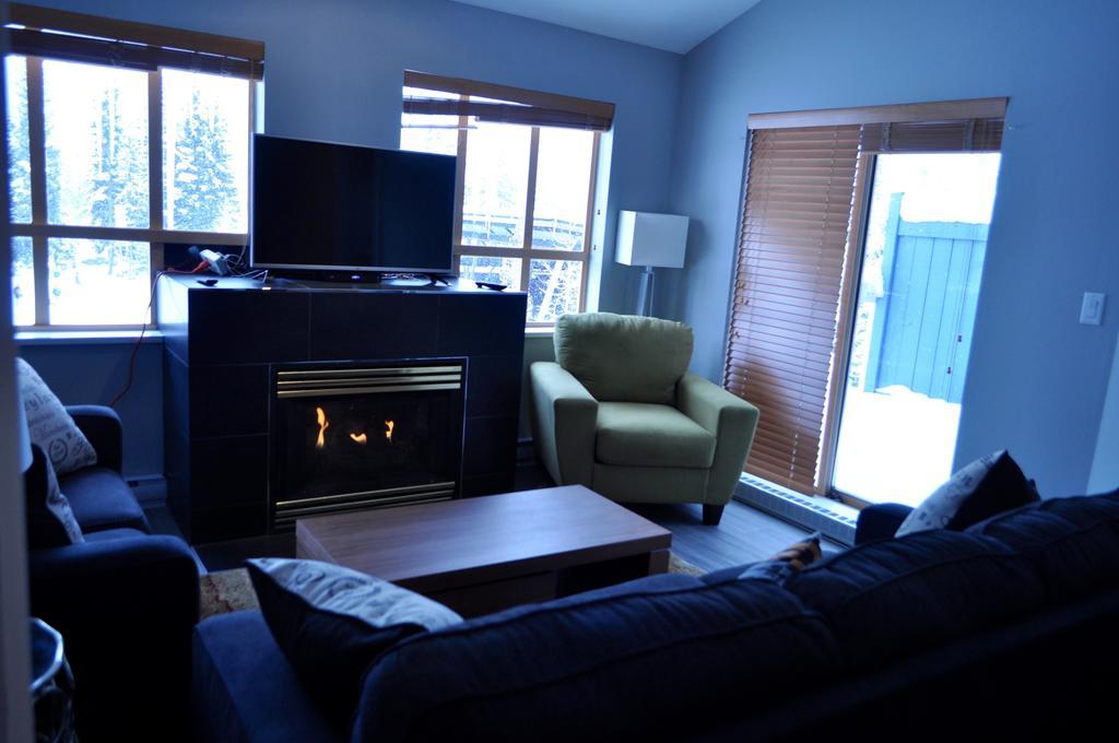 Tyndalstone Lodge 3 Bedroom In The Heart Of Village North วิสต์เลอร์ ภายนอก รูปภาพ