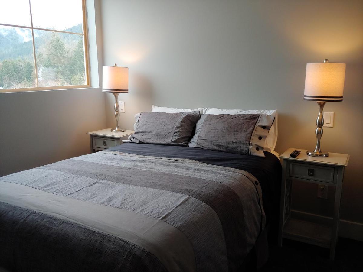 Tyndalstone Lodge 3 Bedroom In The Heart Of Village North วิสต์เลอร์ ภายนอก รูปภาพ